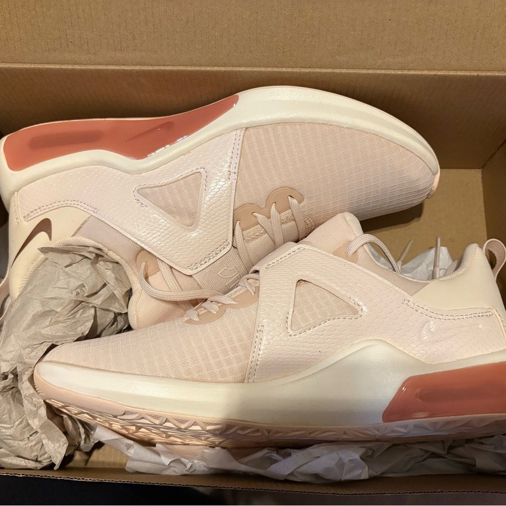 Women’s NIKE Lightweight Athletic Sneakers in Blush